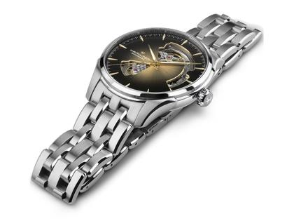 Hamilton Jazzmaster Open Heart Automatik Edelstahl 40mm braunes Zifferblatt Metallband – Herrenuhren Uhr ohne Datum aus Edelstahl. Das Gehäuse ist rund und silber. Das Edelstahlarmband ist silber. Das Zifferblatt ist ein Index in braun. – Ansicht 3