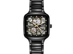 Rado True Square Open Heart Automatik Keramik 38mm schwarzes Zifferblatt schwarzes Keramikband – Herrenuhren Uhr ohne Datum aus Keramik und Titan. Das Gehäuse ist quadratisch und schwarz. Das Keramikarmband ist schwarz. Das Zifferblatt ist skelettiert und schwarz.