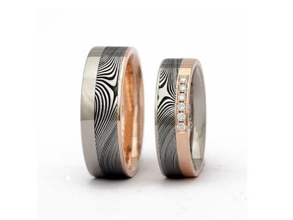 Ringe Trauring mit Besatz aus 585 Weißgold/Rotgold, Damaststahl und und .