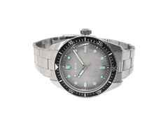 Oris Divers Sixty-Five Automatik Edelstahl 40mm graues Zifferblatt Metallband 01 733 7707 4053-07 8 20 18 Full Set Occasion – Herrenuhren Uhr ohne Datum aus Edelstahl. Das Gehäuse ist rund und silber. Das Edelstahlarmband ist silber. Das Zifferblatt ist ein Index in grau.