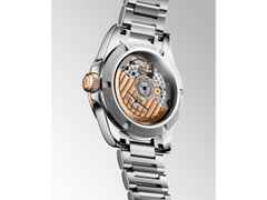 Longines Conquest Automatik Edelstahl 34mm grünes Zifferblatt Metallband – Damenuhren Uhr mit Datum aus 750 Rotgold und Edelstahl. Das Gehäuse ist rund und silber. Das Edelstahlarmband ist silber. Das Zifferblatt ist ein Index in grün. – Ansicht 3