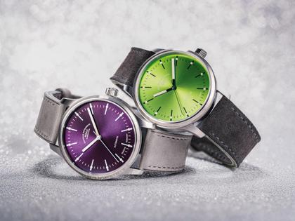 Mühle Glashütte Panova Violett Automatik Edelstahl 40mm graues Lederband – Herrenuhren Uhr ohne Datum aus Edelstahl. Das Gehäuse ist rund und silber. Das Lederarmband ist grau. Das Zifferblatt ist ein Index in lila. – Ansicht 4