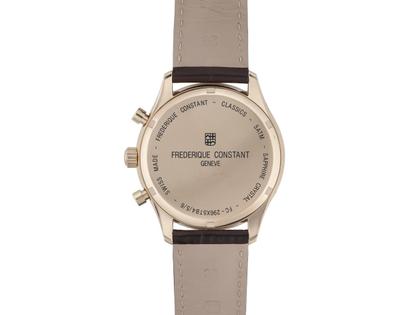 Frederique Constant Classics Triple Calendar Chronograph Quarz Edelstahl Roségold-PVD 40mm weißes Zifferblatt braues Lederband – Herrenuhren Chronograph aus Edelstahl, Leder und PVD beschichtet. Das Gehäuse ist rund und roségold. Das Lederarmband ist braun. Das Zifferblatt ist ein Index in weiß. – Ansicht 3
