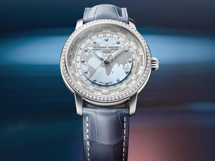 Frederique Constant Manufacture Classic Worldtimer Automatik Edelstahl 40mm blaues Zifferblatt mit Brillanten blaues Lederband limitiert – Herrenuhren Uhr ohne Datum aus Edelstahl und Leder. Das Gehäuse ist rund und silber. Das Lederarmband Kroko / Alligator ist blau. Das Zifferblatt ist ein Index in blau. – Ansicht 4