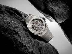Alpina Alpiner Extreme Skeleton Automatik Edelstahl 39mm graues Zifferblatt Metallband – Herrenuhren Uhr ohne Datum aus Edelstahl und Kautschuk. Das Gehäuse ist rund und silber. Das Edelstahlarmband ist silber. Das Zifferblatt ist skelettiert und grau. – Ansicht 5