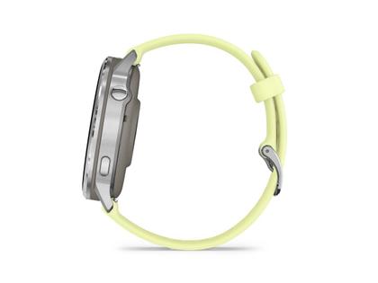 Garmin Venu 4 Quarz Edelstahl und Polymer 45mm digitales Zifferblatt gelbes Silikonband – Herrenuhren Uhr Multifunktion aus Edelstahl und Faserverstärktes Polymer. Das Gehäuse ist rund und silber. Das Kautschuk / Kunststoff / Silikon Armband ist gelb. Das Zifferblatt ist digital und schwarz. – Ansicht 3