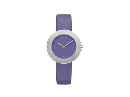 M&M Circle Line Matt Quarz Edelstahl 34mm violettes Zifferblatt violettes Lederband – Damenuhren Uhr ohne Datum aus Edelstahl. Das Gehäuse ist rund und silber. Das Lederarmband ist lila. Das Zifferblatt ist arabisch Index und lila.