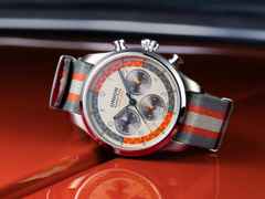 Union Glashütte Belisar Chronograph Silvretta Classic 2025 Limitierte Edition Automatik Edelstahl 44mm beiges Zifferblatt Metallband und graues Lederband – Herrenuhren Chronograph aus Edelstahl und Leder. Das Gehäuse ist rund und silber. Das Lederarmband ist grau. Das Zifferblatt ist arabisch Index und beige. – Ansicht 5