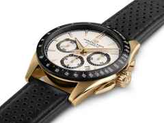 Hamilton Jazzmaster Performer Auto Chrono Edelstahl PVD-Roségold 42mm weißes Zifferblatt schwarzes Lederband – Herrenuhren Chronograph aus Edelstahl, Leder und PVD beschichtet. Das Gehäuse ist rund und roségold. Das Lederarmband ist schwarz. Das Zifferblatt ist arabisch Index und weiß. – Ansicht 2