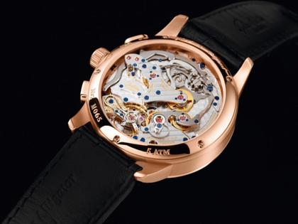 Glashütte Original PanoGraph Automatik Rotgold 40mm silbernes Zifferblatt schwarzes Lederband – Herrenuhren Chronograph aus 750 Rotgold. Das Gehäuse ist rund und roségold. Das Lederarmband Kroko / Alligator ist schwarz. Das Zifferblatt ist ein Index in silber. – Ansicht 3