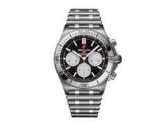 Breitling Chronomat B01 42 Edelstahl schwarzes Zifferblatt Metallband – Herrenuhren Chronograph aus Edelstahl. Das Gehäuse ist rund und silber. Das Edelstahlarmband ist silber. Das Zifferblatt ist ein Index in schwarz.