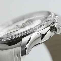 Hamilton Jazzmaster Open Heart Lady Automatik Edelstahl 36mm Perlmutt-Zifferblatt mit Brillanten weißes Lederband – Damenuhren Uhr ohne Datum aus Edelstahl. Das Gehäuse ist rund und silber. Das Lederarmband Kroko / Alligator ist weiß. Das Zifferblatt ist ein Index in weiß. – Ansicht 3