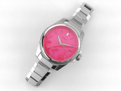 Oris Pro Pilot X Miss Piggy Edition Automatik Edelstahl 34mm pinkes Zifferblatt Metallband 01 531 7796 4158-07 8 17 05LC Full Set mit Garantie Occasion Neu – Damenuhren Uhr ohne Datum aus Edelstahl. Das Gehäuse ist rund und silber. Das Edelstahlarmband ist silber. Das Zifferblatt ist ein Index in pink. – Ansicht 4