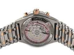 Breitling Chronomat B01 Automatik Edelstahl 42mm graues Zifferblatt Metallband UB0134101B1U1 Full Set Occasion Refurbished – Herrenuhren Chronograph aus 750 Rotgold und Edelstahl. Das Gehäuse ist rund und silber-rotgold. Das Edelstahlarmband mit Gold ist silber-rotgold. Das Zifferblatt ist ein Index in grau. – Ansicht 2