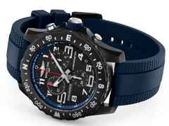 Breitling Endurance Pro 44 Chronograph Quarz Breitlight schwarzes Zifferblatt blaues Kautschukband – Herrenuhren Chronograph aus Kautschuk und Sonstiges. Das Gehäuse ist rund und schwarz. Das Kautschuk / Kunststoff / Silikon Armband ist blau. Das Zifferblatt ist arabisch Index und schwarz. – Ansicht 3