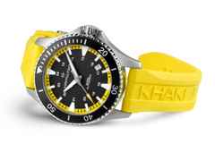 Hamilton Khaki Navy Scuba Auto Edelstahl 40mm schwarzes Zifferblatt gelbes Kautschukband – Herrenuhren Uhr mit Datum aus Edelstahl und Kautschuk. Das Gehäuse ist rund und silber. Das Kautschuk / Kunststoff / Silikon Armband ist gelb. Das Zifferblatt ist arabisch Index und schwarz. – Ansicht 2