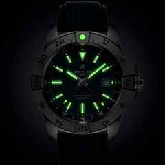 Breitling Avenger GMT 44 Automatik Edelstahl blaues Zifferblatt dunkelblaues Lederband – Herrenuhren Uhr mit Datum aus Edelstahl und Leder. Das Gehäuse ist rund und silber. Das Lederarmband ist blau. Das Zifferblatt ist ein Index in blau. – Ansicht 6