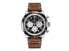Breitling Super Avi B04 Chronograph GMT 46 Mosquito schwarzes Zifferblatt braunes Lederband – Herrenuhren Chronograph aus Edelstahl und Keramik. Das Gehäuse ist rund und silber. Das Lederarmband ist braun. Das Zifferblatt ist arabisch und schwarz.