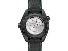 Omega Seamaster Planet Ocean 600M Automatik Edelstahl Schwarz-DLC 45,5mm schwarzes Zifferblatt schwarzes Kautschukband – Herrenuhren Uhr mit Datum aus DLC beschichtet, Edelstahl, Kautschuk und Keramik. Das Gehäuse ist rund und schwarz. Das Kautschuk / Kunststoff / Silikon Armband ist schwarz. Das Zifferblatt ist ein Index in schwarz. – Ansicht 2