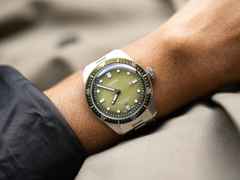 Oris Divers Sixty-Five Date Automatik Edelstahl 40mm grünes Zifferblatt Metallband – Herrenuhren Uhr mit Datum aus Edelstahl. Das Gehäuse ist rund und silber. Das Edelstahlarmband ist silber. Das Zifferblatt ist ein Index in grün. – Ansicht 6