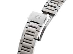 TAG Heuer Carrera Chronograph Extreme Sport Automatik Titan 44mm skelettiertes Zifferblatt Metallband – Herrenuhren Chronograph aus Keramik und Titan. Das Gehäuse ist rund und silber. Das Edelstahlarmband ist silber. Das Zifferblatt ist skelettiert und rot. – Ansicht 3