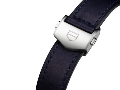 TAG Heuer Carrera Chronograph Automatik Edelstahl 39mm blaues Zifferblatt blaues Lederband – Herrenuhren Chronograph aus Edelstahl und Leder. Das Gehäuse ist rund und silber. Das Lederarmband ist blau. Das Zifferblatt ist ein Index in blau. – Ansicht 5