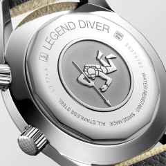 Longines Legend Diver Automatik Edelstahl 42mm beiges Zifferblatt beiges Lederband – Herrenuhren Uhr mit Datum aus Edelstahl. Das Gehäuse ist rund und silber. Das Textilarmband ist beige. Das Zifferblatt ist arabisch Index und beige. – Ansicht 3