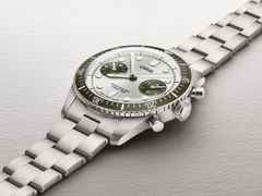 Oris Divers Sixty-Five Chronograph Automatik Edelstahl 40mm silberfarbenes Zifferblatt Metallband – Herrenuhren Chronograph aus Edelstahl und Keramik. Das Gehäuse ist rund und silber. Das Edelstahlarmband ist silber. Das Zifferblatt ist ein Index in silber. – Ansicht 2