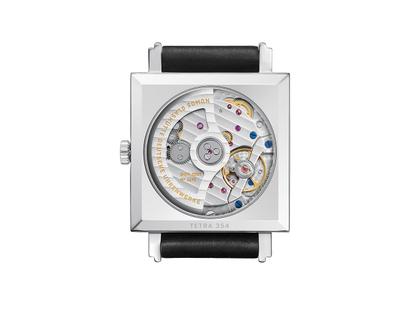 Nomos Glashütte Tetra neomatik 39 Silvercut Automatik Edelstahl 33mm silberfarbenes Zifferblatt schwarzes Lederband – Damenuhren Uhr ohne Datum aus Edelstahl. Das Gehäuse ist quadratisch und silber. Das Lederarmband ist schwarz. Das Zifferblatt ist arabisch Index und silber. – Ansicht 4