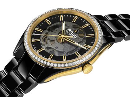 Rado HyperChrome Automatik Diamonds Keramik 42mm schwarzes Zifferblatt schwarzes Keramikband – Herrenuhren Uhr ohne Datum aus Keramik. Das Gehäuse ist rund und schwarz. Das Keramikarmband ist schwarz. Das Zifferblatt ist ein Index in schwarz. – Ansicht 2
