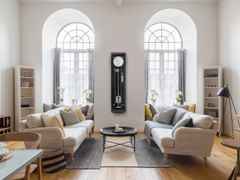 Erwin Sattler Präzisionspendeluhr Wanduhr Classica Secunda 1985 M schwarz – Großuhren Wanduhr aus . Das Gehäuse ist rechteckig und schwarz. Das Zifferblatt ist römisch Index und silber. – Ansicht 5