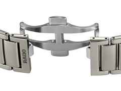 Rado True Square Open Heart Automatik Keramik 38mm graues Zifferblatt graues Keramikband – Herrenuhren Uhr ohne Datum aus Keramik und Titan. Das Gehäuse ist quadratisch und grau. Das Keramikarmband ist grau. Das Zifferblatt ist skelettiert und grau. – Ansicht 5