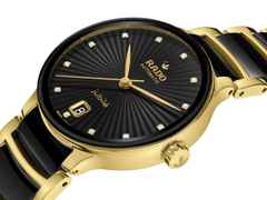 Rado Centrix Diamonds Automatik Edelstahl Gelbgold-PVD 35mm schwarzes Zifferblatt mit Brillanten Metallband – Damenuhren Uhr mit Datum aus Edelstahl, Keramik und PVD beschichtet. Das Gehäuse ist rund und gelbgold. Das Keramikarmband ist schwarz. Das Zifferblatt ist ein Index in schwarz. – Ansicht 2