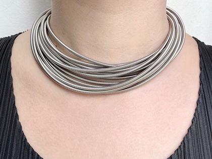 La Mollla Twist long Collier Edelstahl – Halsschmuck Collier aus Edelstahl. – Ansicht 3