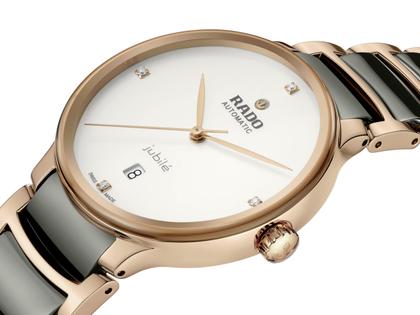 Rado Centrix Diamonds Automatik Edelstahl Roségold-PVD 39,5mm weißes Zifferblatt mit Brillanten Metallband – Herrenuhren Uhr mit Datum aus Edelstahl, Keramik und PVD beschichtet. Das Gehäuse ist rund und roségold. Das Keramikarmband ist grau. Das Zifferblatt ist ein Index in weiß. – Ansicht 2