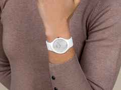 Rado True Thinline Diamonds Quarz Keramik 39mm weißes Perlmutt-Zifferblatt weißes Keramikband – Herrenuhren Uhr ohne Datum aus Edelstahl, Keramik und Titan. Das Gehäuse ist rund und weiß. Das Keramikarmband ist weiß. Das Zifferblatt ist ein Index in weiß. – Ansicht 3