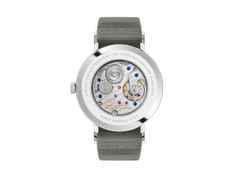 Nomos Glashütte Tangente 38 Datum "175 Years Watchmaking - Super Sardine" Handaufzug Edelstahl blaues Zifferblatt graues Textilband Glasboden – Herrenuhren Uhr mit Datum aus Edelstahl. Das Gehäuse ist rund und silber. Das Textilarmband ist grau. Das Zifferblatt ist arabisch Index und blau. – Ansicht 2