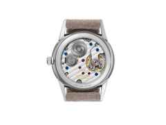 Nomos Glashütte Orion 33 Nachtblau Handaufzug Edelstahl 33mm blaues Zifferblatt braunes Lederband Glasboden – Damenuhren Uhr ohne Datum aus Edelstahl und Leder. Das Gehäuse ist rund und silber. Das Lederarmband ist beige. Das Zifferblatt ist ein Index in blau. – Ansicht 2