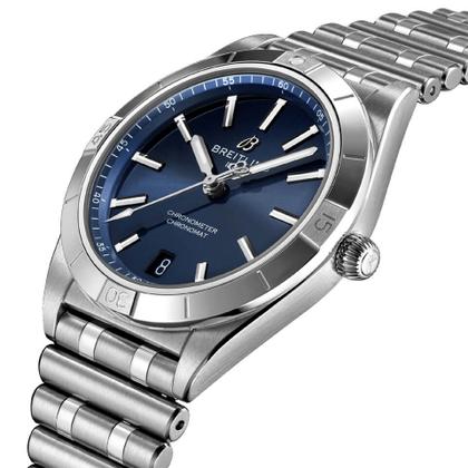 Breitling Chronomat Automatic 36 Edelstahl blaues Zifferblatt Metallband – Damenuhren Uhr mit Datum aus Edelstahl. Das Gehäuse ist rund und silber. Das Edelstahlarmband ist silber. Das Zifferblatt ist ein Index in blau. – Ansicht 3