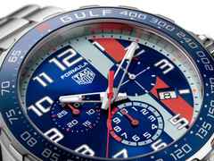 TAG Heuer Formula 1 Chronograph X Gulf Quarz Edelstahl 43mm blaues Zifferblatt Metallband – Herrenuhren Chronograph aus Aluminium und Edelstahl. Das Gehäuse ist rund und silber. Das Edelstahlarmband ist silber. Das Zifferblatt ist arabisch Index und blau. – Ansicht 5
