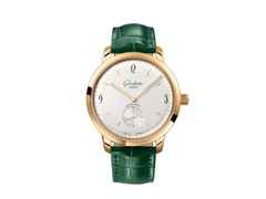 Glashütte Original Sixties Kleine Sekunde Automatik Roségold 42mm silberfarbenes Zifferblatt grünes Lederband – Herrenuhren Uhr ohne Datum aus 750 Rotgold. Das Gehäuse ist rund und roségold. Das Lederarmband Kroko / Alligator ist grün. Das Zifferblatt ist arabisch Index und silber.
