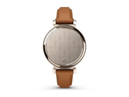 Garmin Lily 2 Smartwatch Aluminium eloxiert 35mm cremegoldfarbenes Display tanbraunes Lederband – Damenuhren Uhr Multifunktion aus eloxiertes Aluminium, Kunststoff und Polyamid. Das Gehäuse ist rund. Das Lederarmband ist braun. Der Zifferblatt ist digital. – Ansicht 4