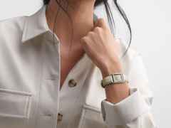 Longines DolceVita   Mini Quarz Edelstahl 22x29mm Brillantbesatz gelbes Zifferblatt gelbes Lederband – Damenuhren Uhr ohne Datum aus Edelstahl, Leder und vergoldet. Das Gehäuse ist rechteckig und silber. Das Lederarmband Kroko / Alligator ist gelb. Das Zifferblatt ist römisch und gelb. – Ansicht 5