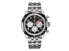 Breitling Super Avi B04 Chronograph GMT 46 Mosquito Automatik Edelstahl schwarzes Zifferblatt Metallband – Herrenuhren Chronograph aus Edelstahl und Keramik. Das Gehäuse ist rund und silber. Das Edelstahlarmband ist silber. Das Zifferblatt ist arabisch und schwarz.