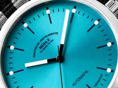 Mühle Glashütte Panova Türkisblau Automatik Edelstahl 40mm schwarz-weißes Textilband – Herrenuhren Uhr ohne Datum aus Edelstahl. Das Gehäuse ist rund und silber. Das Textilarmband ist schwarz. Das Zifferblatt ist ein Index in blau. – Ansicht 3