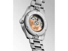 Longines Spirit Zulu Time 1925 Automatik Edelstahl 39mm schwarzes Zifferblatt Metallband – Herrenuhren Uhr mit Datum aus 750 Rotgold und Edelstahl. Das Gehäuse ist rund und silber. Das Edelstahlarmband ist silber. Das Zifferblatt ist arabisch Index und schwarz. – Ansicht 4