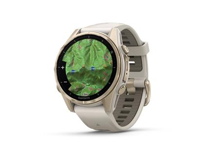 Garmin fenix 8 43mm AMOLED Edelstahl softgold beschichtet nebelgraues Kautschukband – Damenuhren Uhr Multifunktion aus DLC beschichtet, Edelstahl und Kautschuk. Das Gehäuse ist rund und beige. Das Kautschuk / Kunststoff / Silikon Armband ist beige. Das Zifferblatt ist digital und schwarz. – Ansicht 2