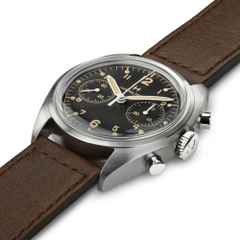 Hamilton Khaki Aviation Pilot Pioneer Mechanical Chrono Handaufzug Edelstahl 40mm schwarzes Zifferblatt braunes Lederband – Herrenuhren Chronograph aus Edelstahl und Leder. Das Gehäuse ist rund und silber. Das Lederarmband ist braun. Das Zifferblatt ist arabisch Index und schwarz. – Ansicht 2