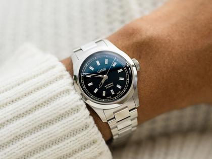 Oris Big Crown Automatik Edelstahl 34mm schwarzes Zifferblatt mit Diamanten Metallband – Damenuhren Uhr ohne Datum aus Edelstahl. Das Gehäuse ist rund und silber. Das Edelstahlarmband ist silber. Das Zifferblatt ist ein Index in schwarz. – Ansicht 5