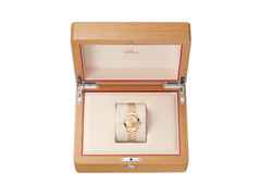 Omega Seamaster Aqua Terra Shades Automatik Edelstahl 30mm goldenes Zifferblatt Goldband – Damenuhren Uhr mit Datum aus 750 Gelbgold. Das Gehäuse ist rund und gelbgold. Das Goldarmband ist gelbgold. Das Zifferblatt ist ein Index in gelbgold. – Ansicht 8